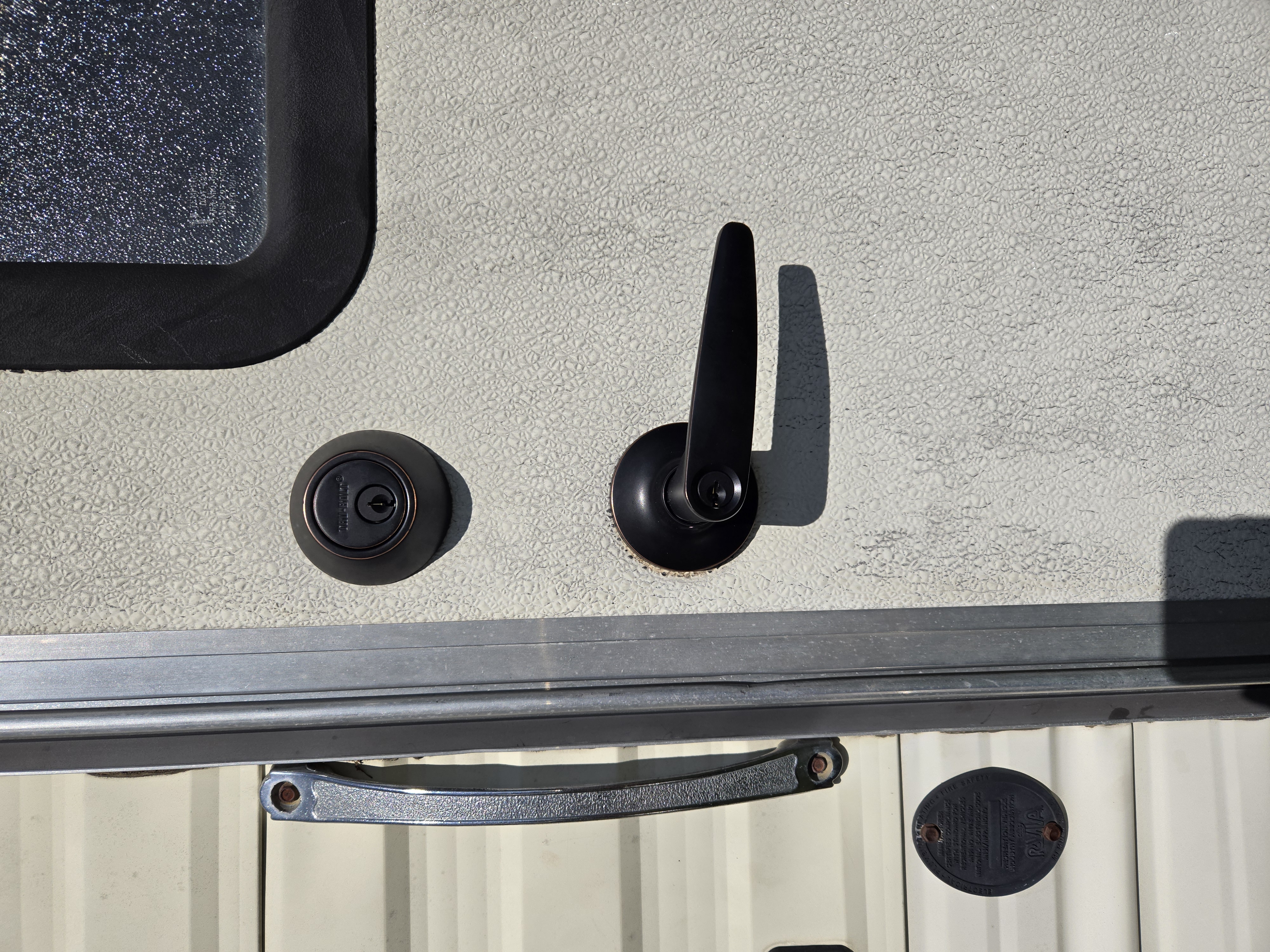 Replacing a door handle